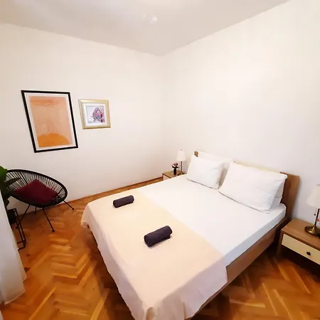 Boogi Apartment