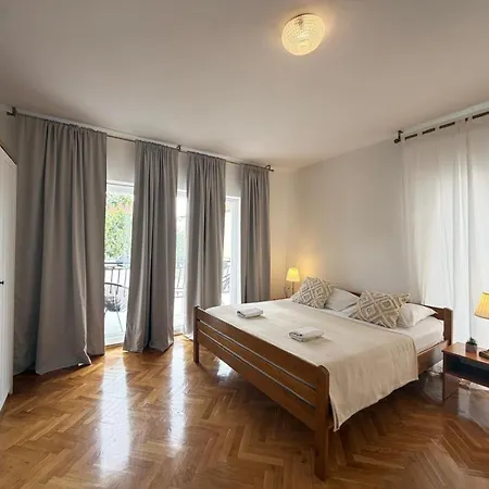 Boogi Apartment